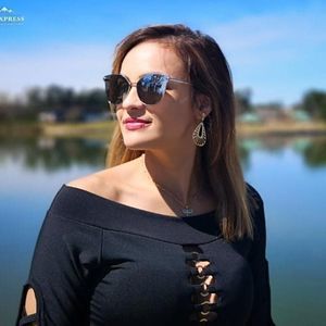 Meet your Posher, Camila